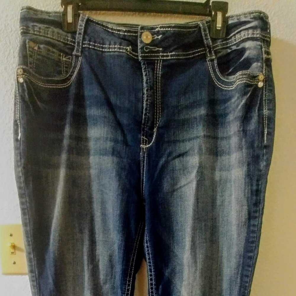 WallFlower "Luscious Curvy" Midrise Boot-Cut Jeans - Size 18 Juniors